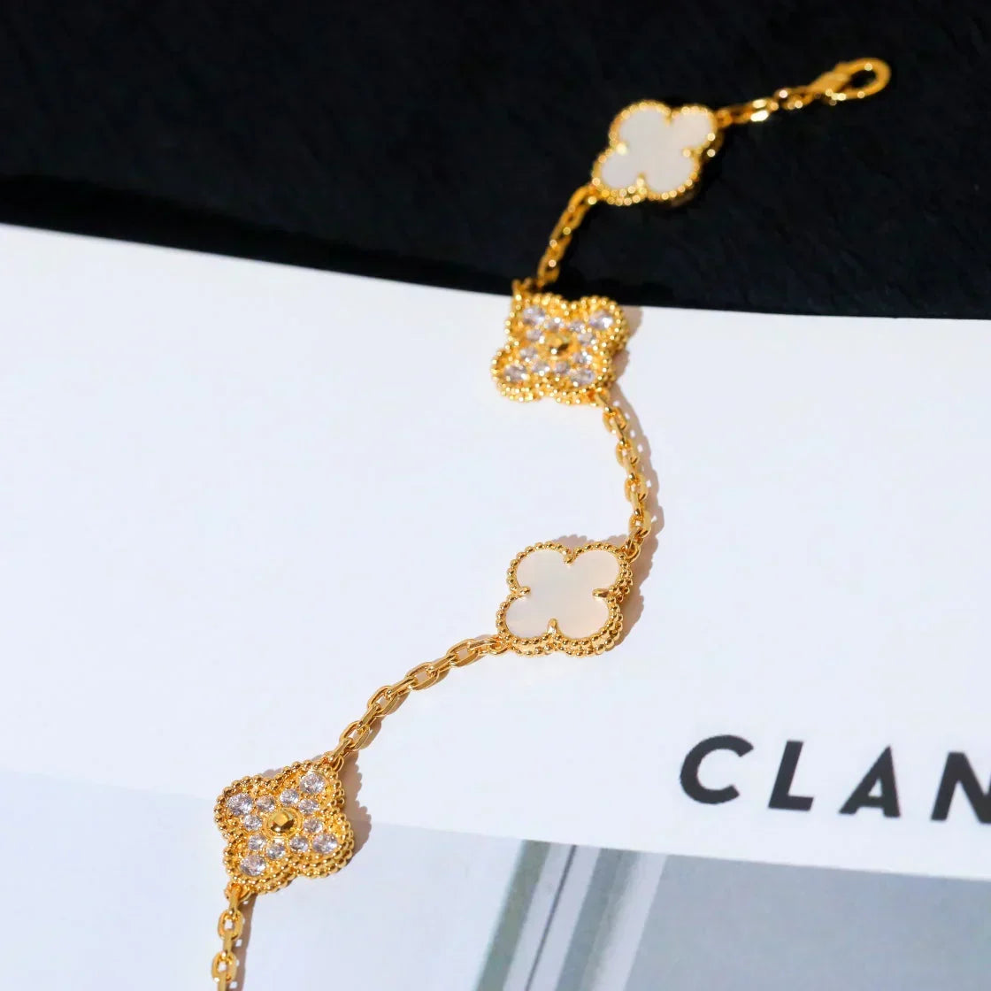 [Renovia Jewelry]CLOVER WHITE PEARL MOP 5 MOTIF BRACELET COLLECTION
