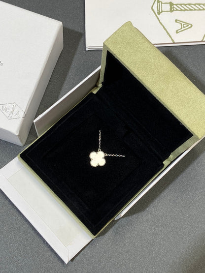 [Renovia Jewelry]CLOVER MEDIUM SILVER WHITE MOP NECKLACE