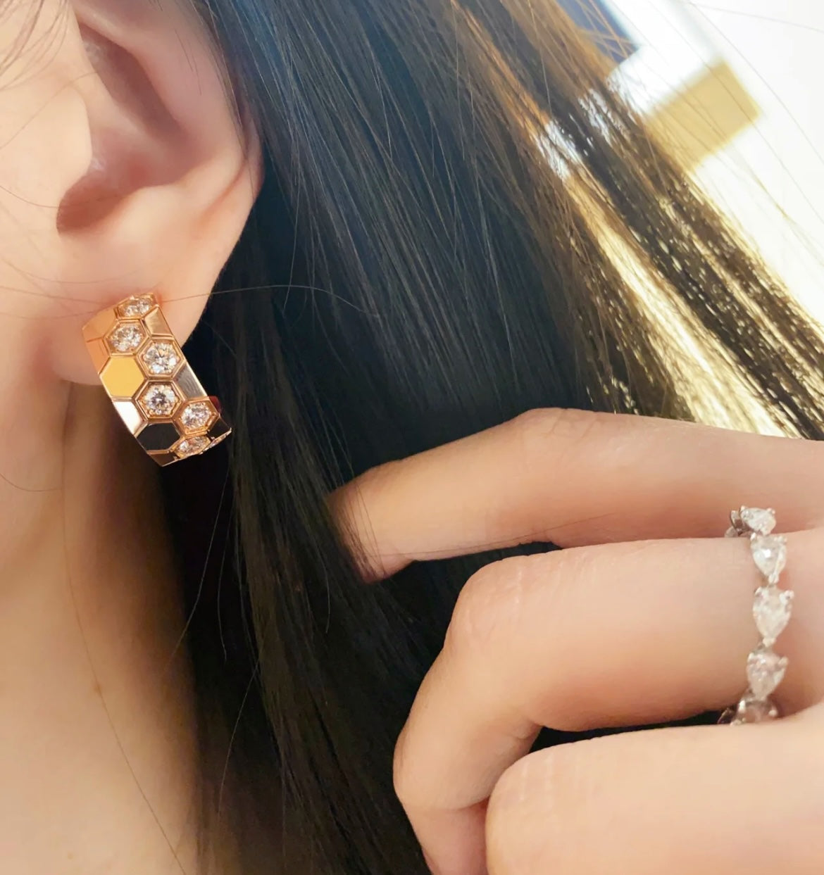 [Renovia Jewelry]BEE LOVE DIAMOND HOOP EARRINGS