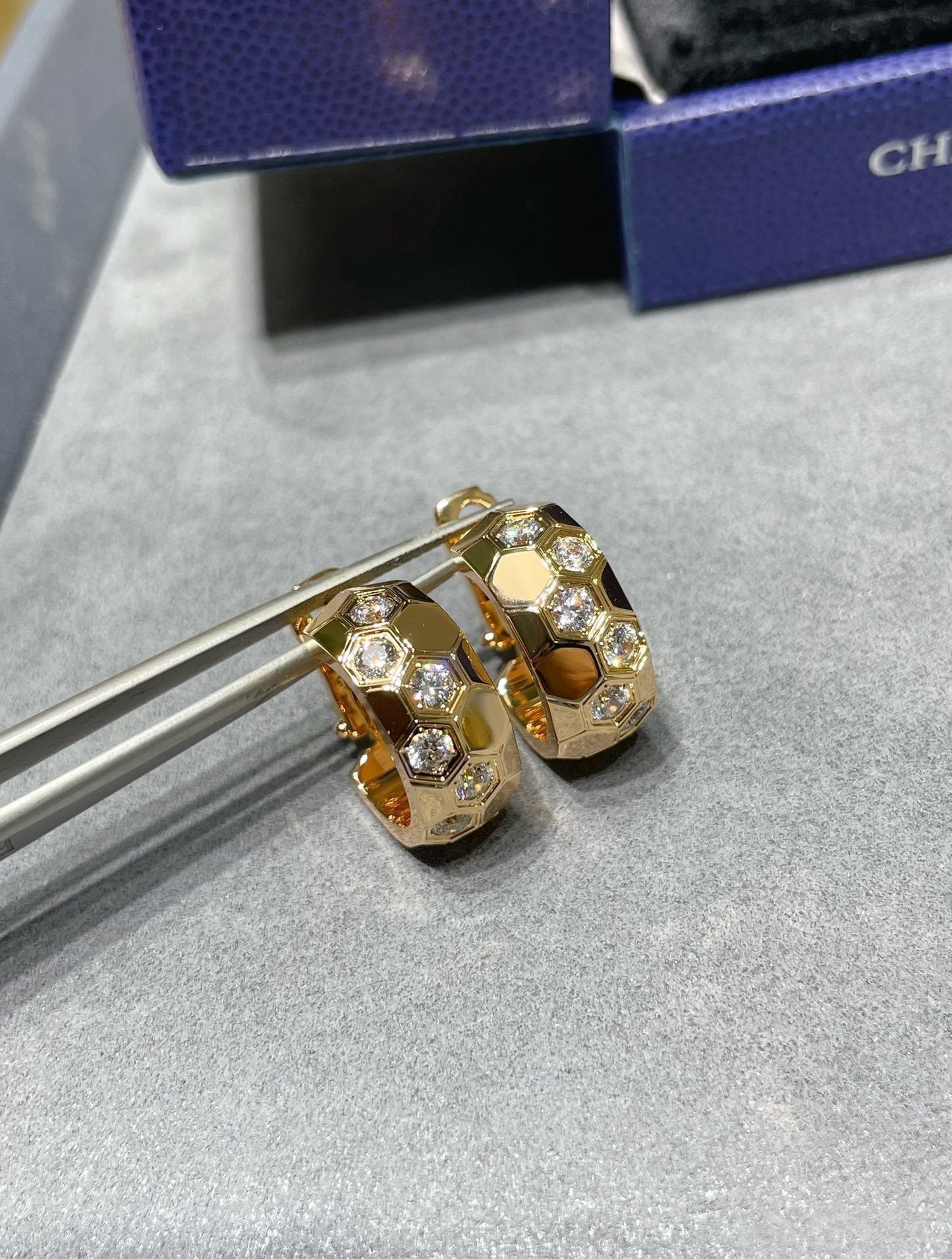 [Renovia Jewelry]BEE LOVE DIAMOND HOOP EARRINGS
