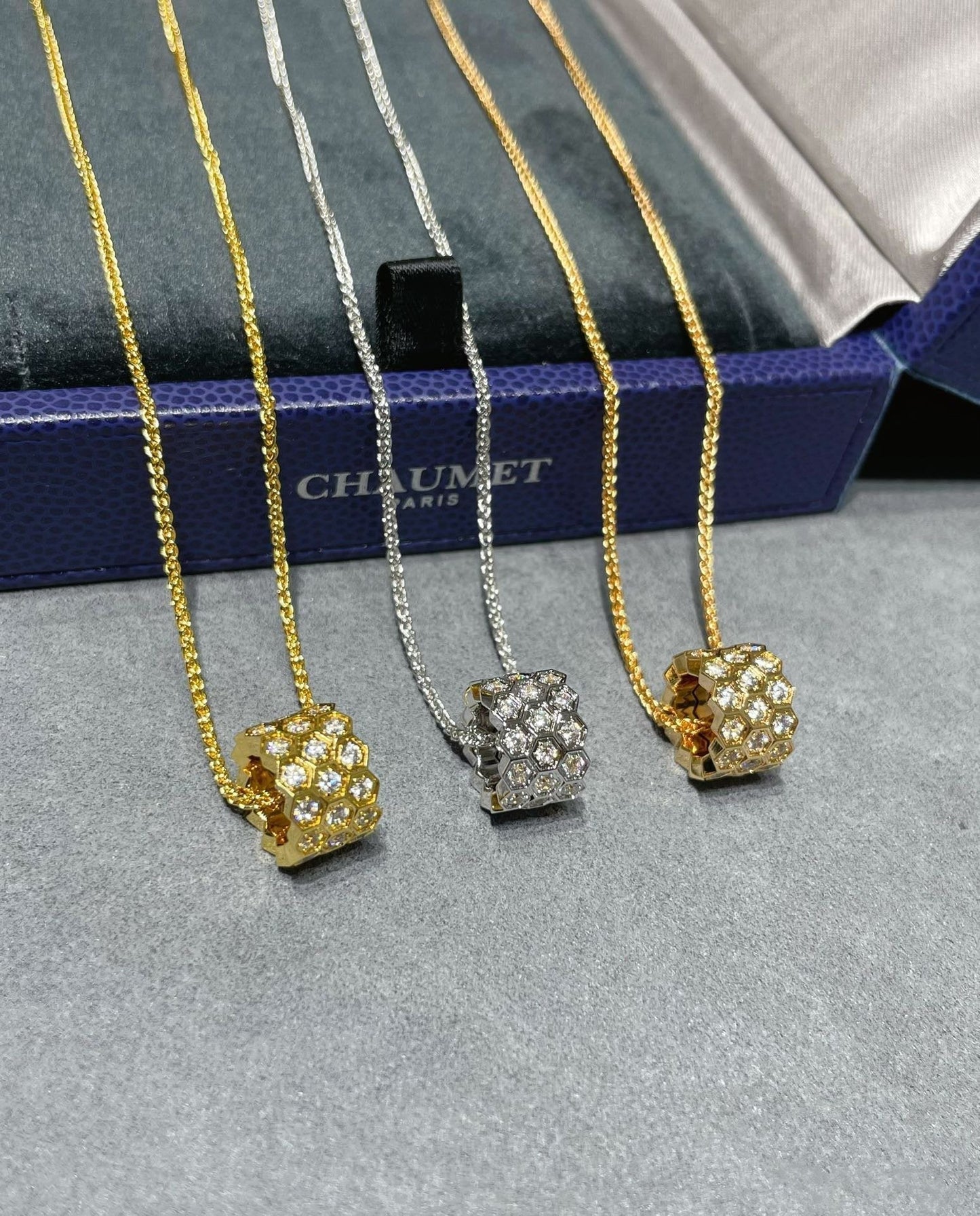 [Renovia Jewelry]BEE LOVE DIAMOND PAVED 3 ROW NECKLACE