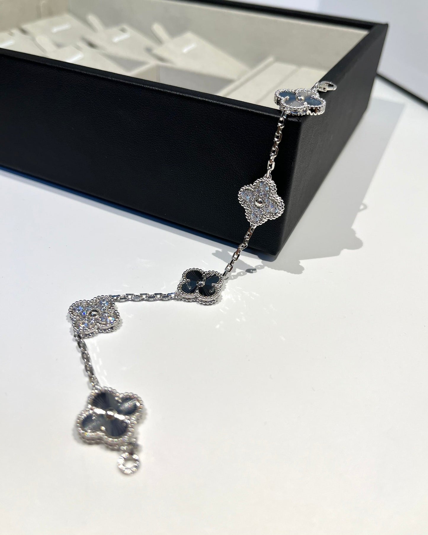 [Renovia Jewelry] CLOVER 5 MOTIF LASER BRACELET COLLECTION