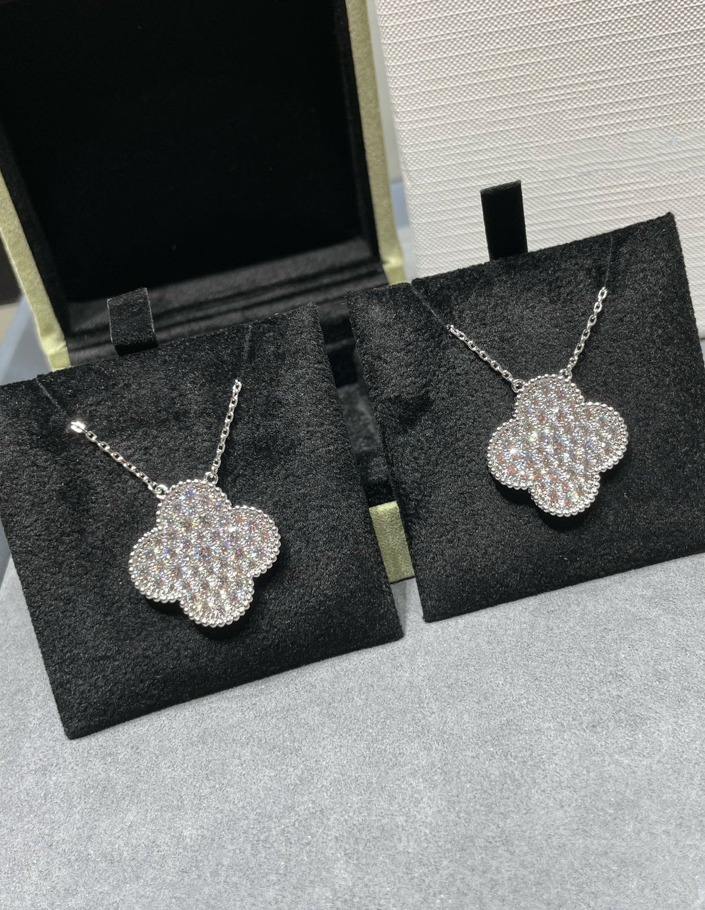 [Renovia Jewelry]CLOVER 25MM LARGE PENDANT DIAMOND PAVED SILVER NECKLACE