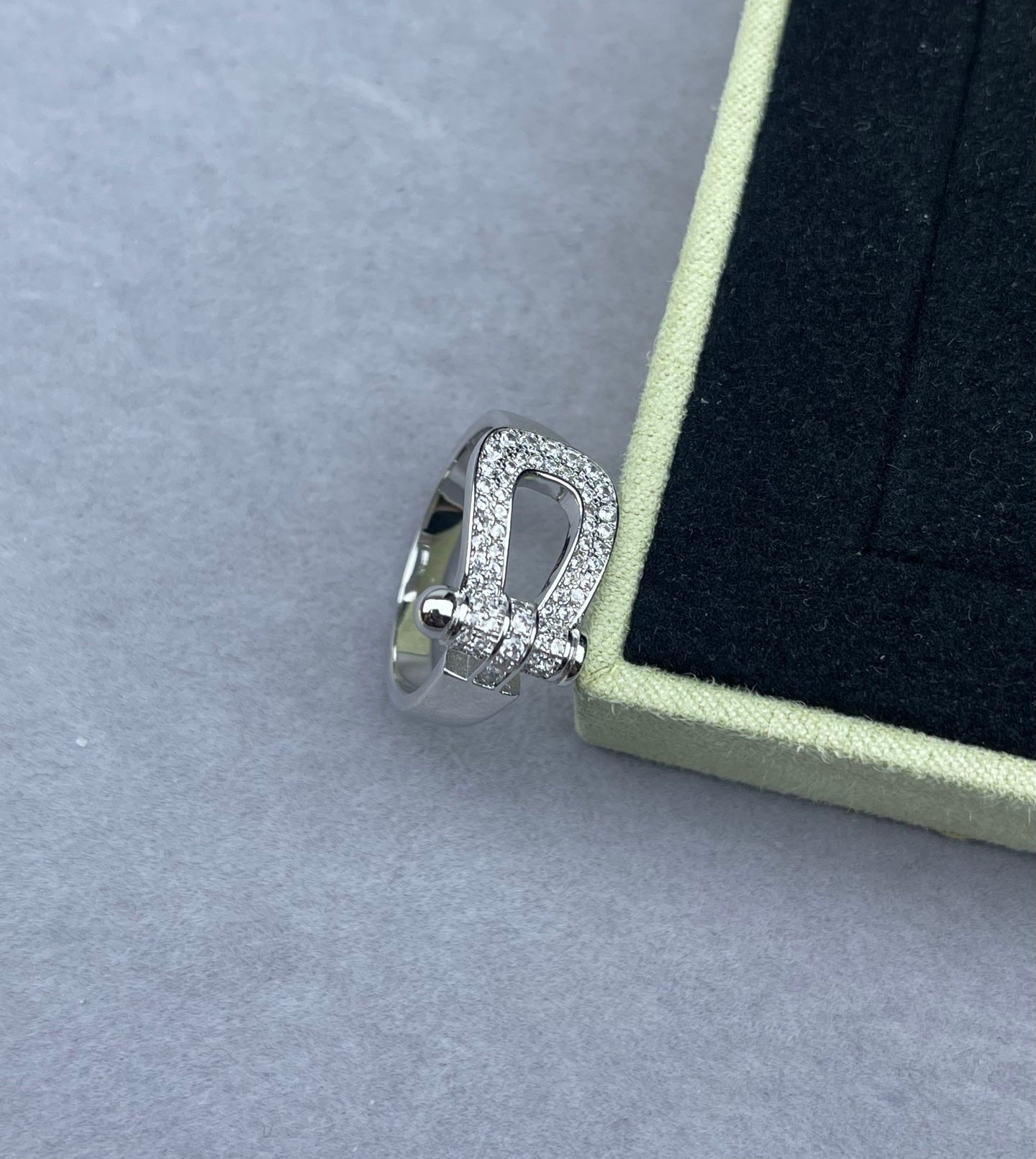 [Renovia Jewelry]Wide Hoof-Shaped Diamond-Studded Ring