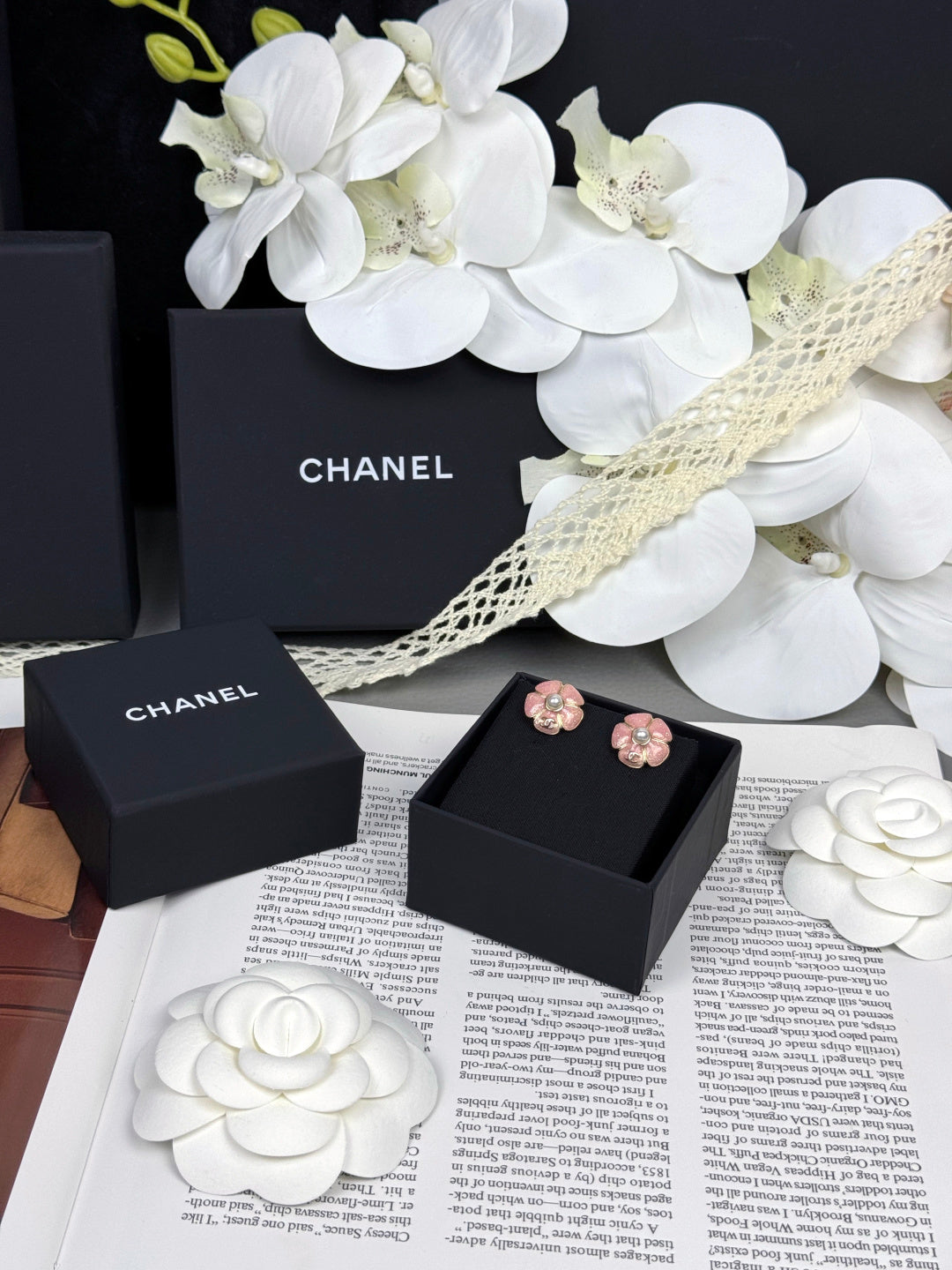[Renovia Jewelry]26C Pink Camellia Pearl Enamel Stud Earrings