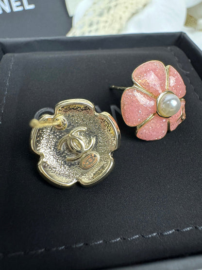 [Renovia Jewelry]26C Pink Camellia Pearl Enamel Stud Earrings