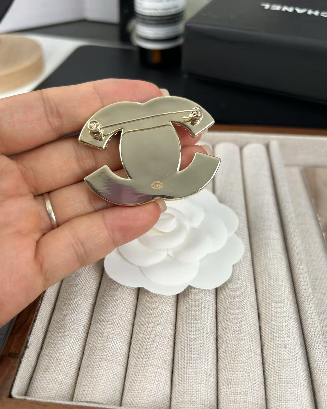 [Renovia Jewelry]Pink Resin Classic Brooch 5cm