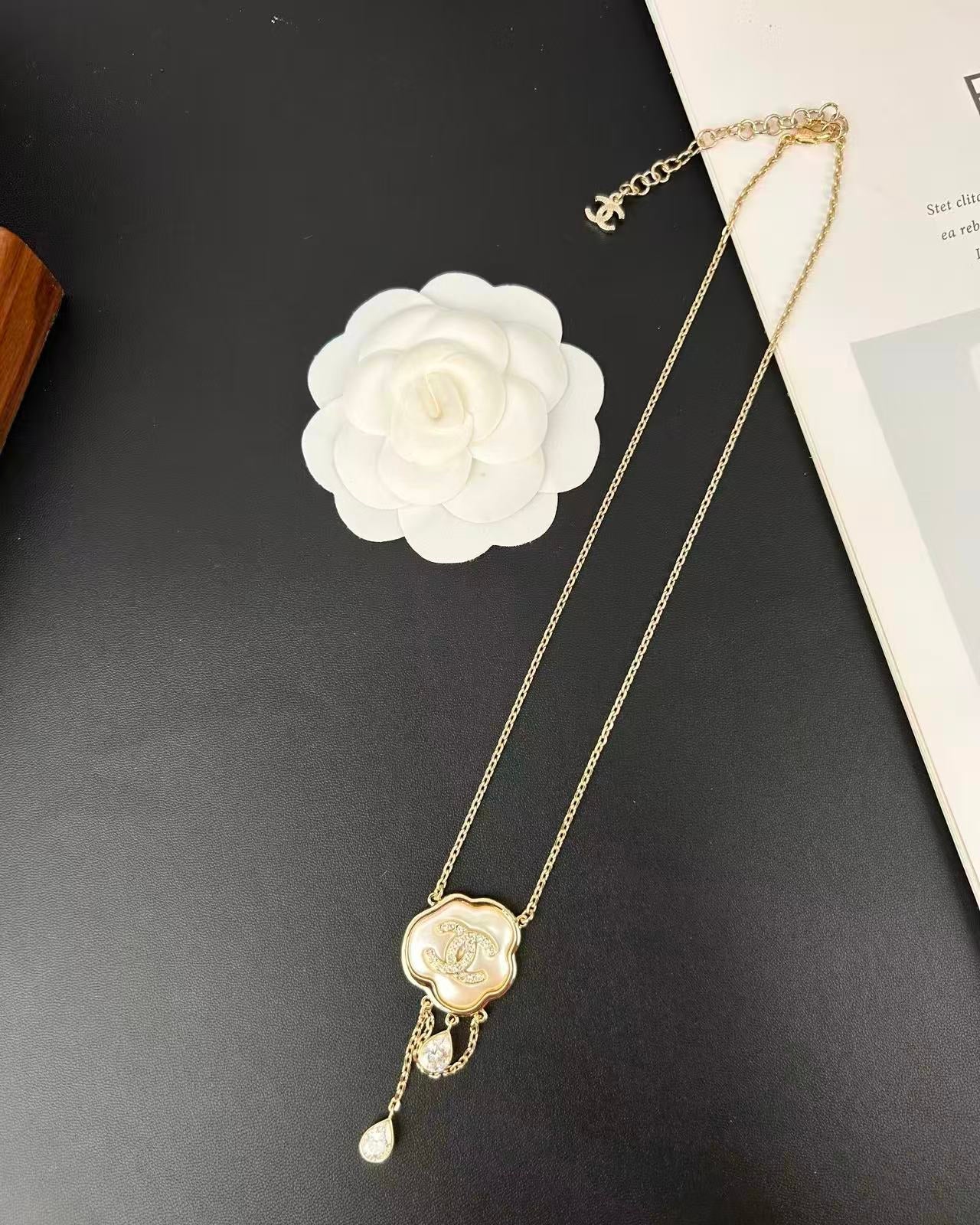 [Renovia Jewelry]Cloud Pearl Mother-of-Pearl Diamond Chain Pendant Necklace