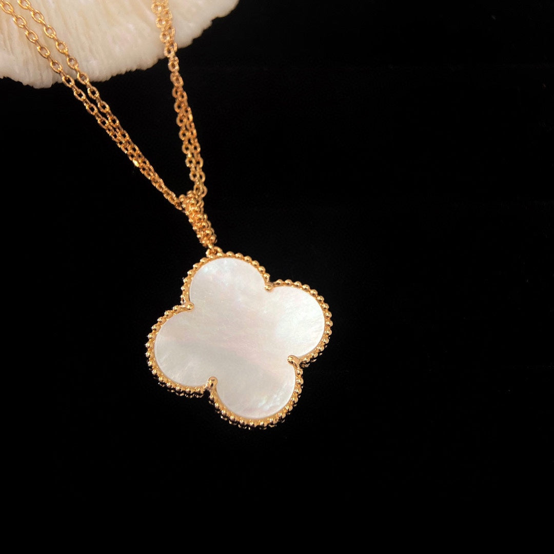 [Renovia Jewelry]CLOVER 25MM MOP LARGE PENDANT NECKLACE