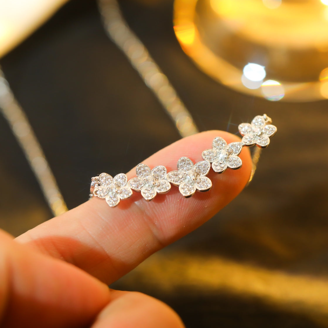 [Renovia Jewelry]]wild flower diamond line pendant