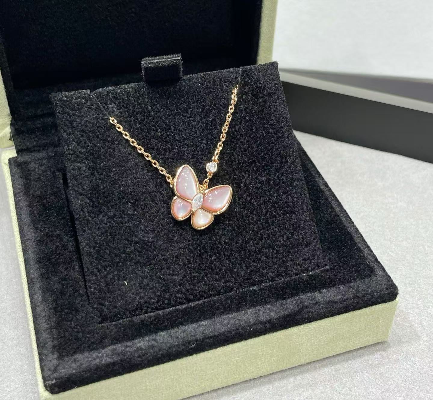 [Renovia Jewelry]BUTTERFLY PINK MOTHER-OF-PEARL DIAMOND NECKLACE