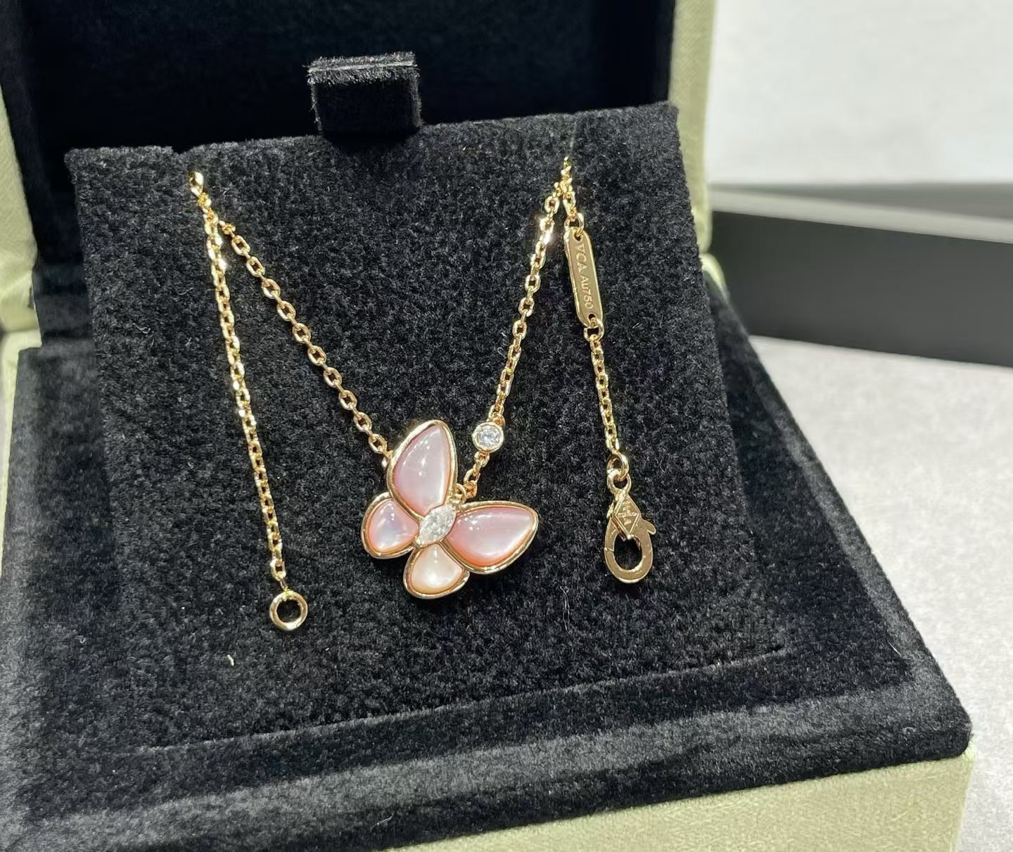 [Renovia Jewelry]BUTTERFLY PINK MOTHER-OF-PEARL DIAMOND NECKLACE