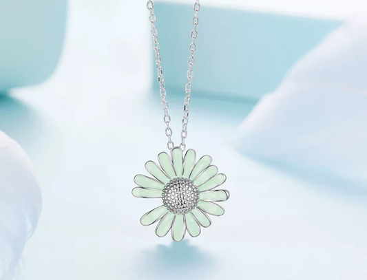 Green Daisy Necklace