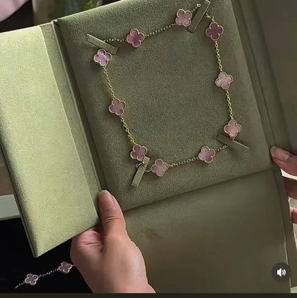 [Renovia Jewelry Jewellery] Pink Necklace with Ten Clover Designs