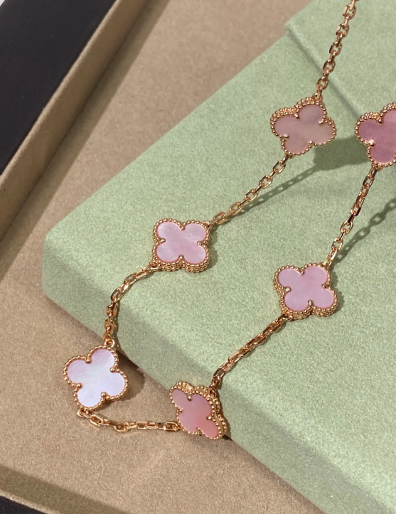 [Renovia Jewelry Jewellery] Pink Necklace with Ten Clover Designs