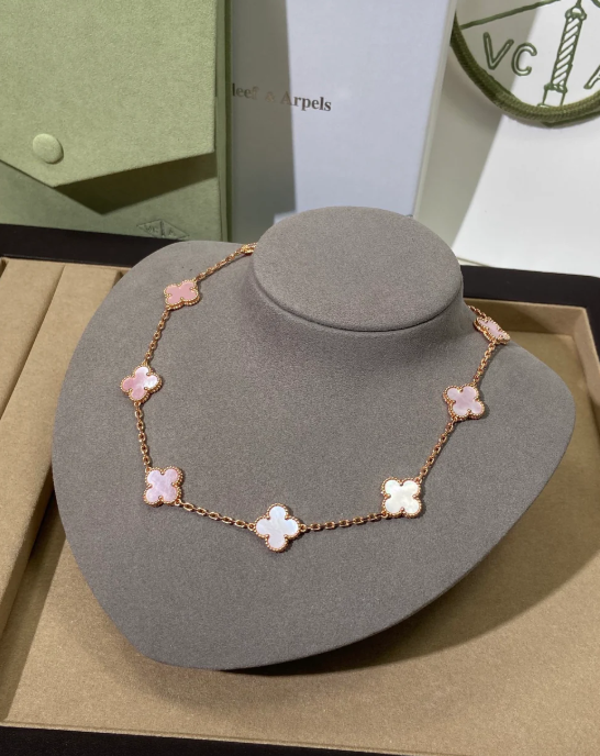 [Renovia Jewelry Jewellery] Pink Necklace with Ten Clover Designs