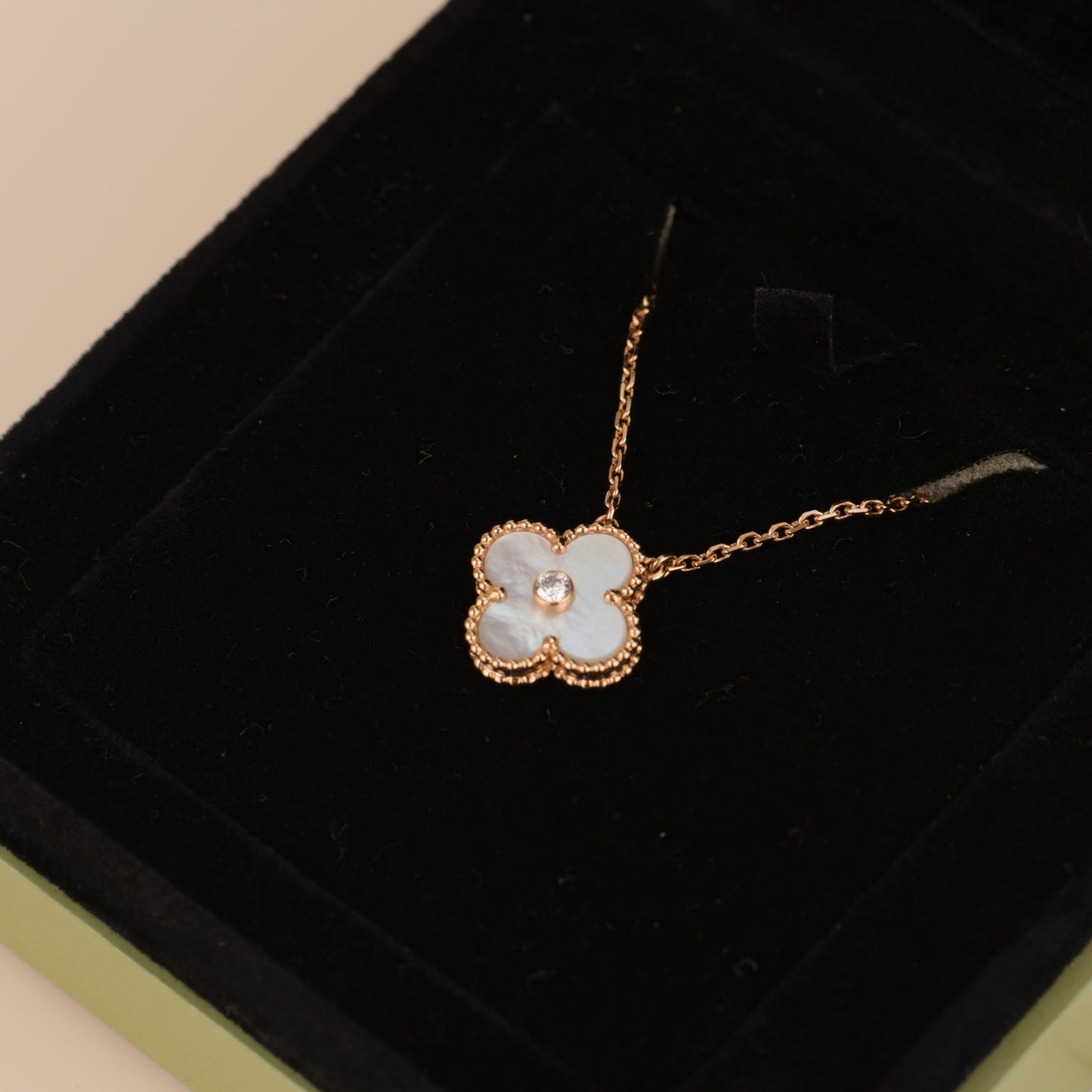 [Renovia Jewelry]CLOVER 15MM DIAMOND WHITE FRITILLARIA NECKLACE
