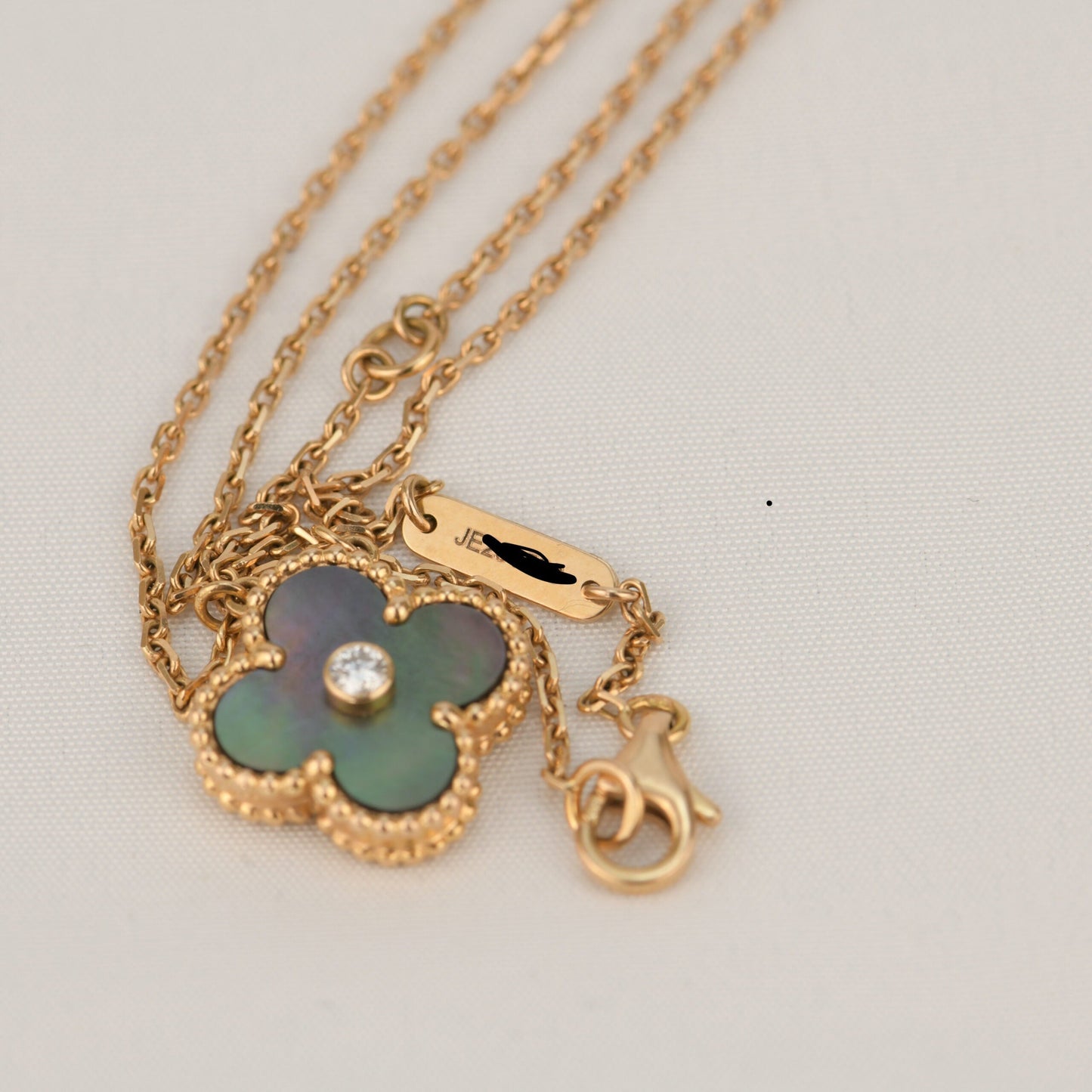 [Renovia Jewelry]CLOVER 15MM DIAMOND AND MOTHER-OF-GREY NECKLACE
