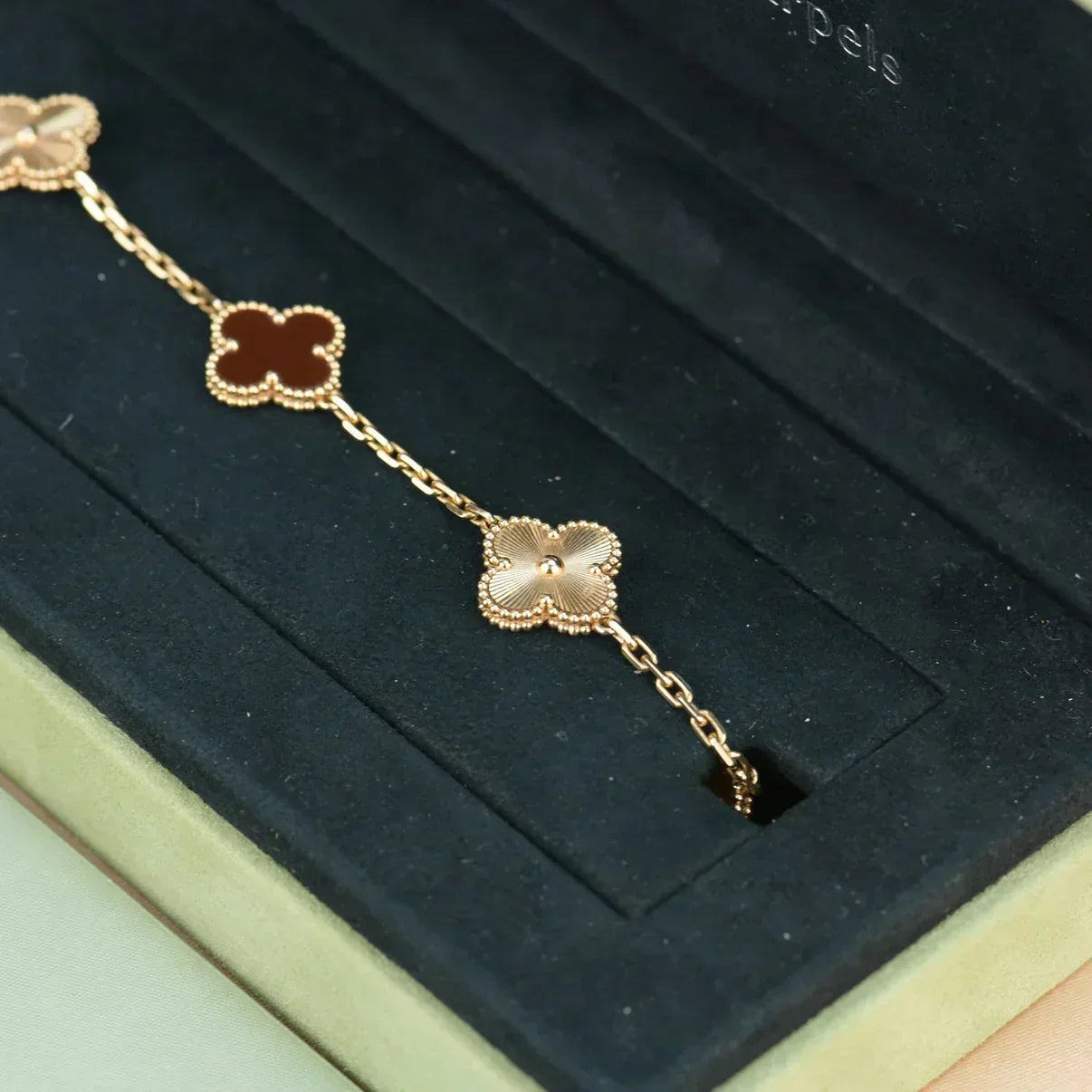 [Renovia Jewelry] CLOVER 5 MOTIF RED CORNELIAN BRACELET COLLECTION