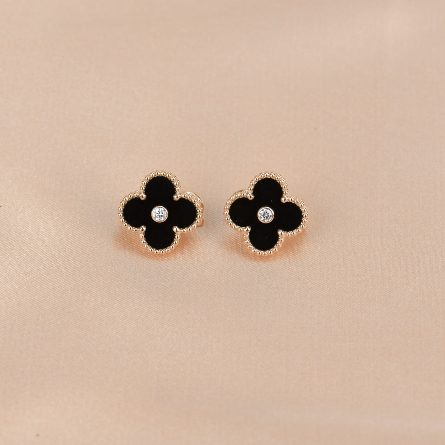 [Renovia Jewelry]CLOVER MEDIUM 1 MOTIFS ONYX DIAMOND EARRINGS