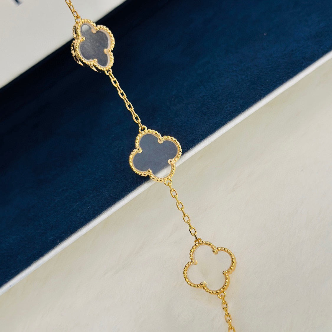 [Renovia Jewelry]CLOVER 5 MOTIF ROCK CRYSTAL BRACELET