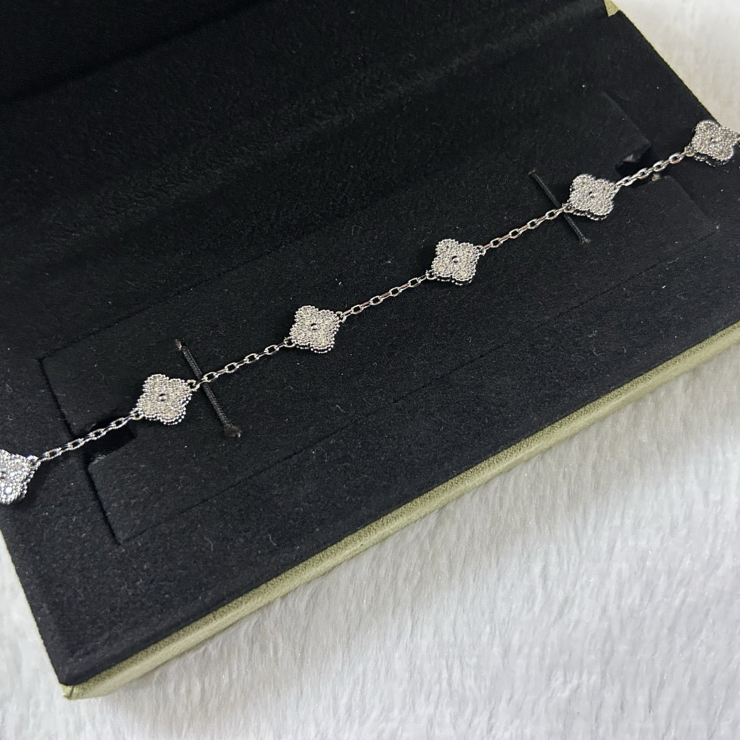 [Renovia Jewelry]CLOVER 6 MOTIF DIAMOND BRACELET