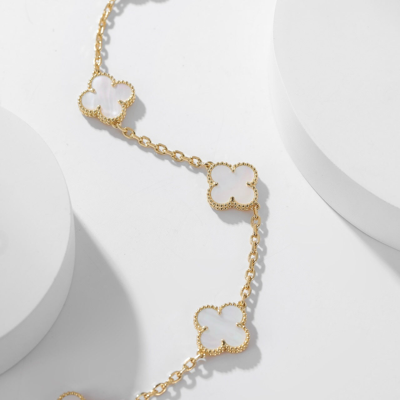 [Renovia Jewelry]CLOVER 10 MOTIFS WHITE MOTHER OF PEARL NECKLACE