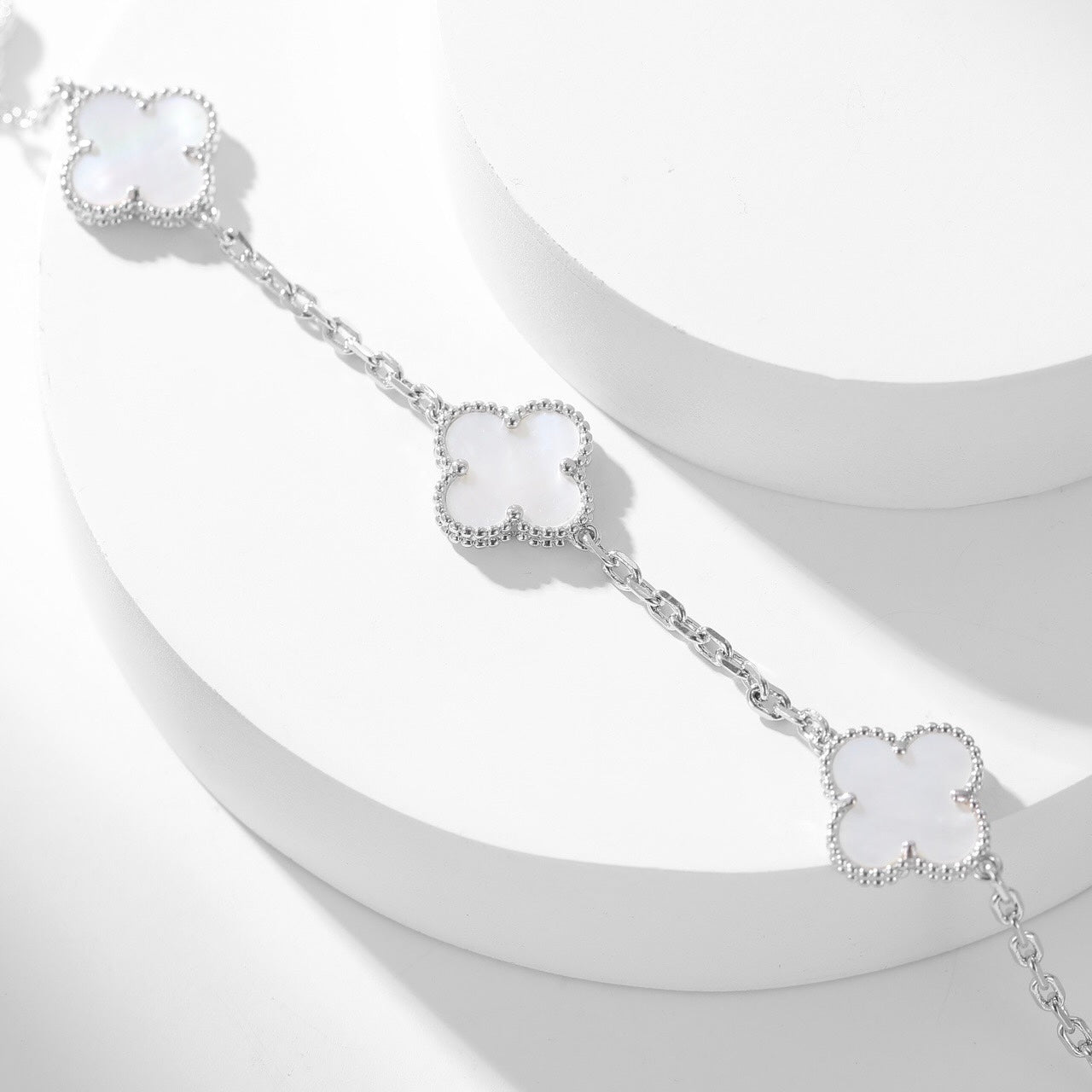 [Renovia Jewelry]CLOVER 10 MOTIFS WHITE MOTHER OF PEARL NECKLACE