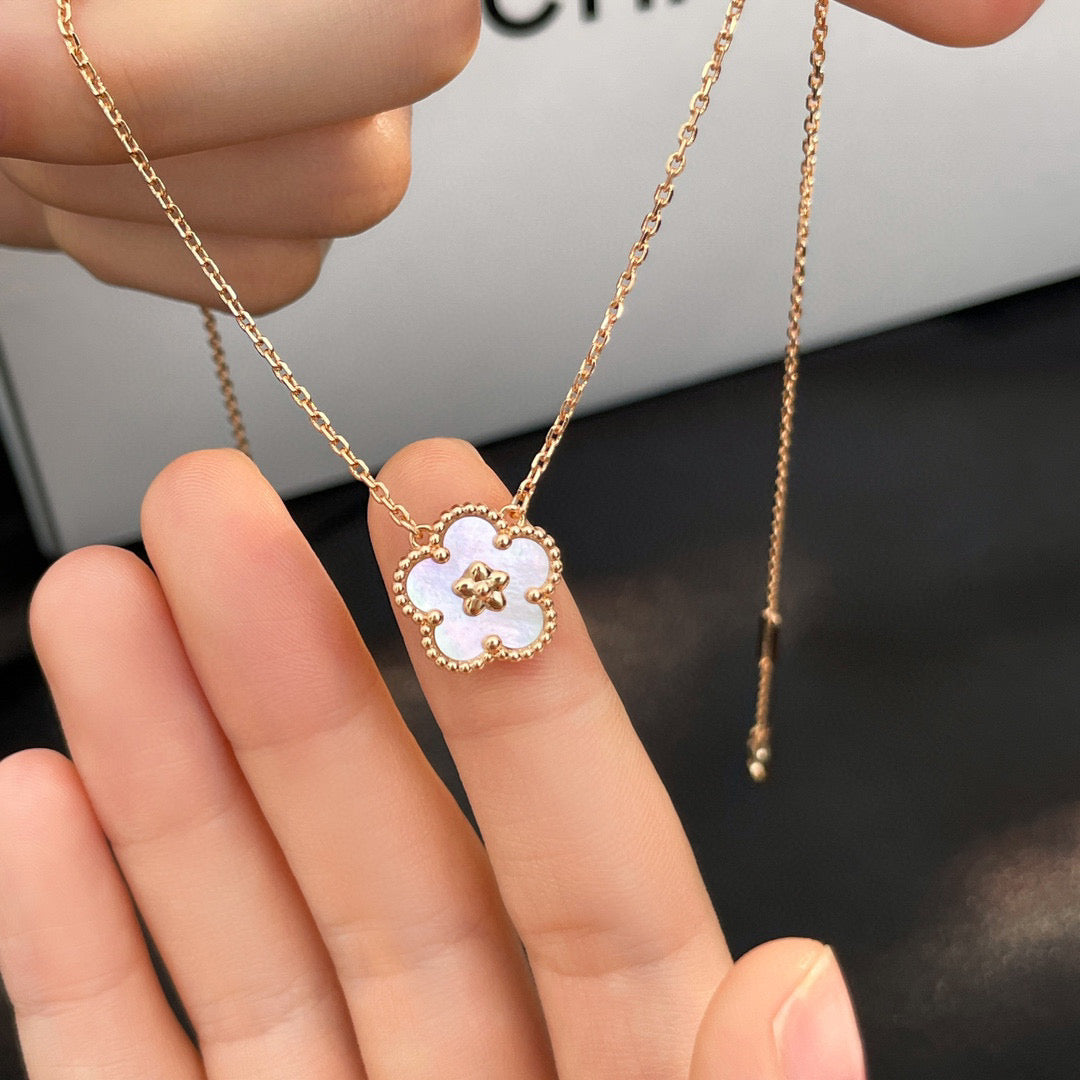 [Renovia Jewelry]LUCKY  WHITE MOP  PLUM BLOSSOM NECKLACE