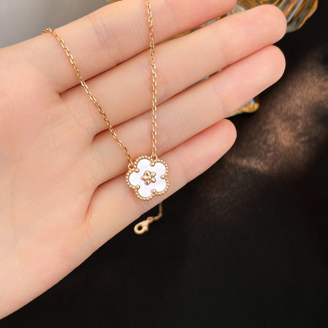 [Renovia Jewelry]LUCKY  WHITE MOP  PLUM BLOSSOM NECKLACE