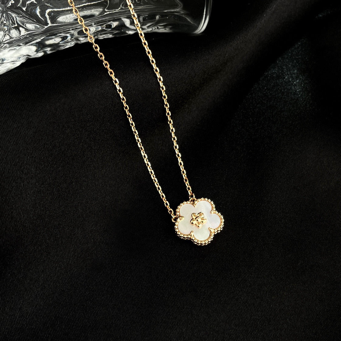[Renovia Jewelry]LUCKY  WHITE MOP  PLUM BLOSSOM NECKLACE