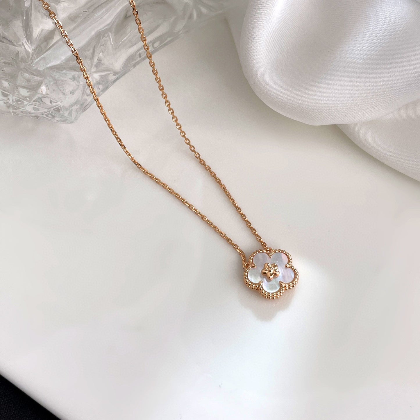 [Renovia Jewelry]LUCKY  WHITE MOP  PLUM BLOSSOM NECKLACE