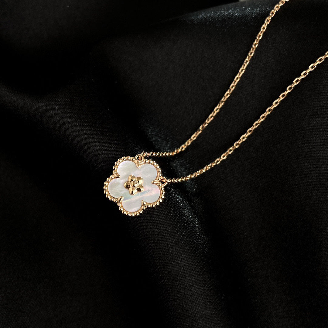 [Renovia Jewelry]LUCKY  WHITE MOP  PLUM BLOSSOM NECKLACE