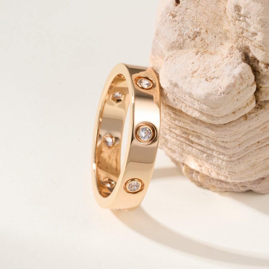 [Renovia Jewelry]LOVE 4MM 8 DIAMOND RING