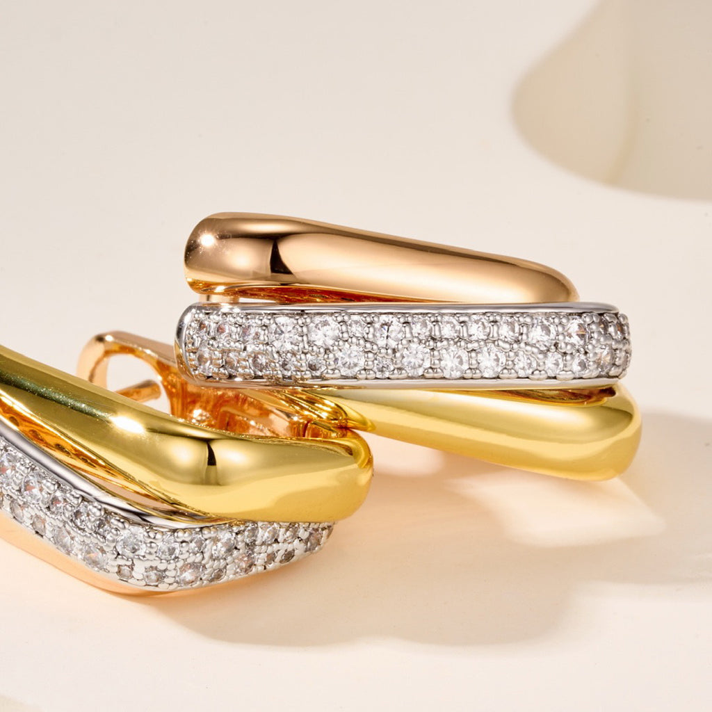 [Renovia Jewelry]TRINITY HALF DIAMOND  CUSHION EARRINGS