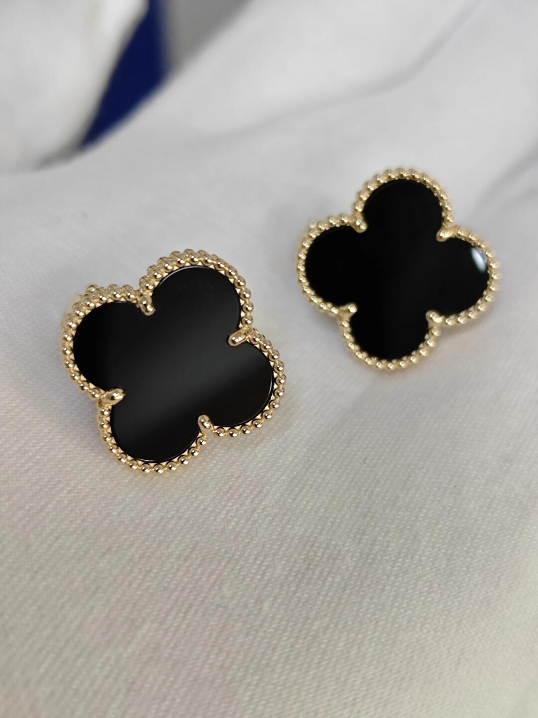 [Renovia Jewelry]CLOVER 20MM BLACK MOP EARRINGS
