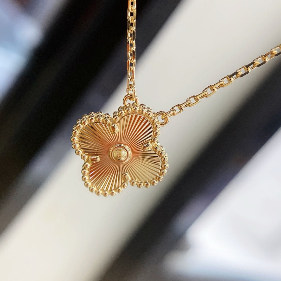 [Renovia Jewelry]CLOVER 15MM LASER NECKLACE
