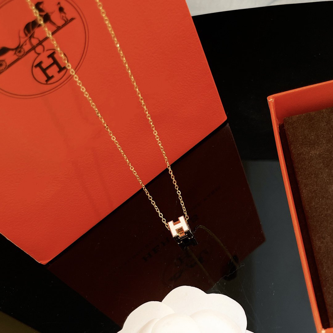 [Renovia Jewelry]H WHITE SQUARE GOLD NECKLACE