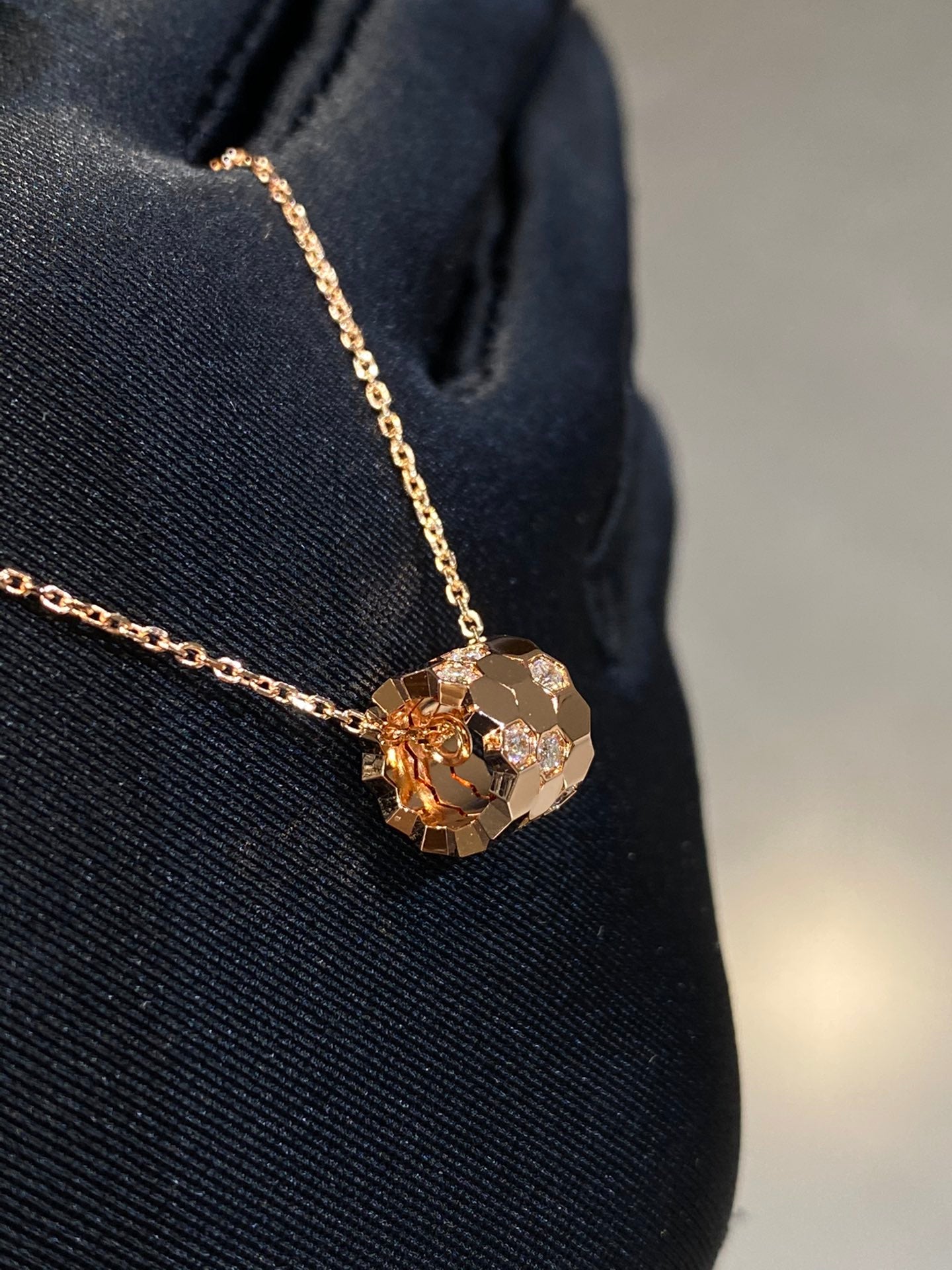 [Renovia Jewelry]BEE LOVE DIAMOND NECKLACE