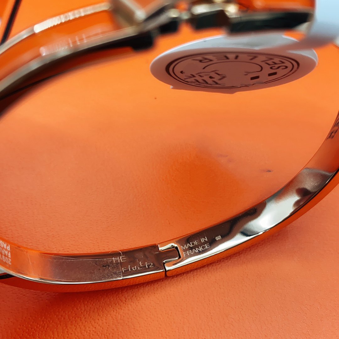 [Renovia Jewelry]CLASSIC HM CLIC RED 8MM ENAMEL BRACELET