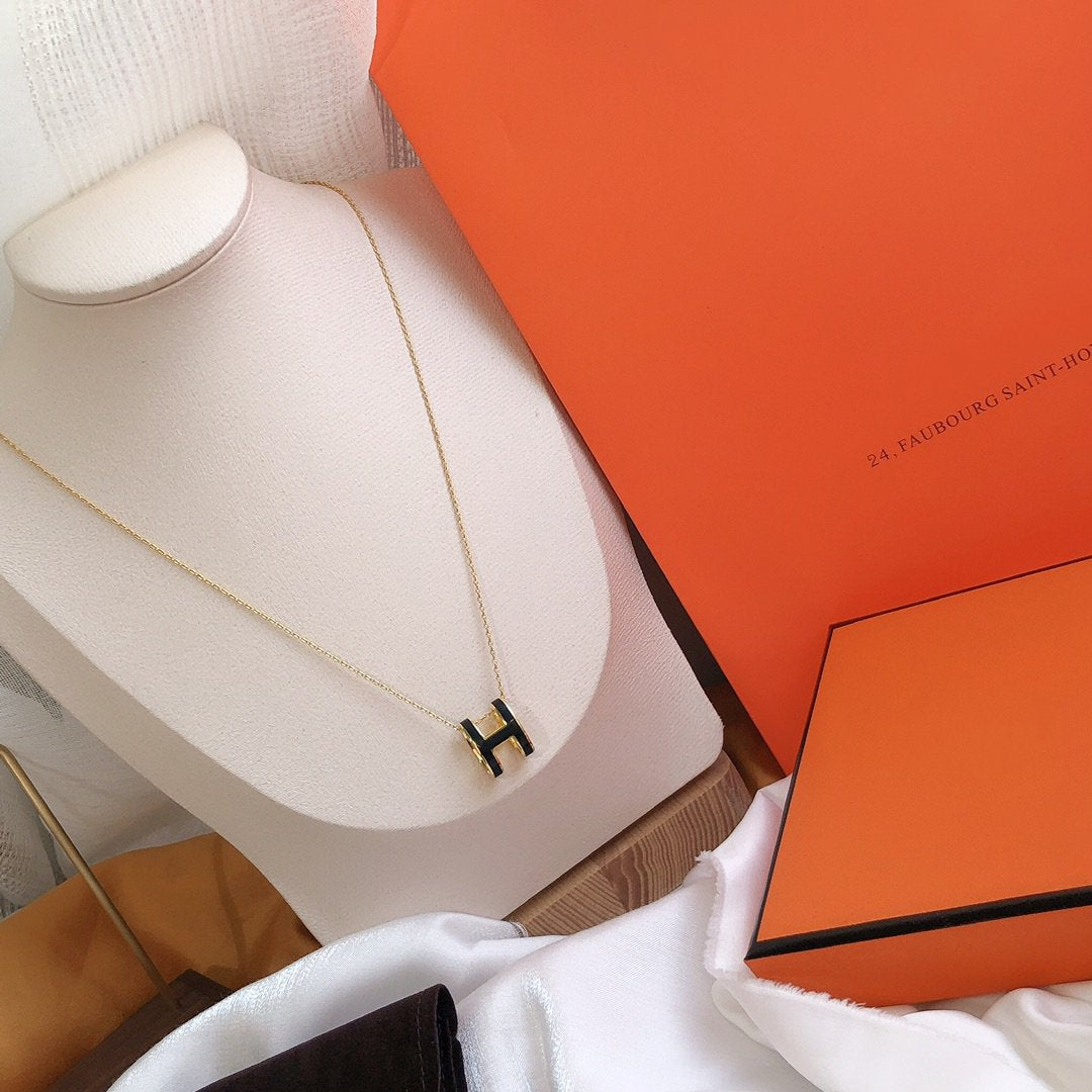 [Renovia Jewelry]HM CLIC BLACK ENAMEL GOLD NECKLACE
