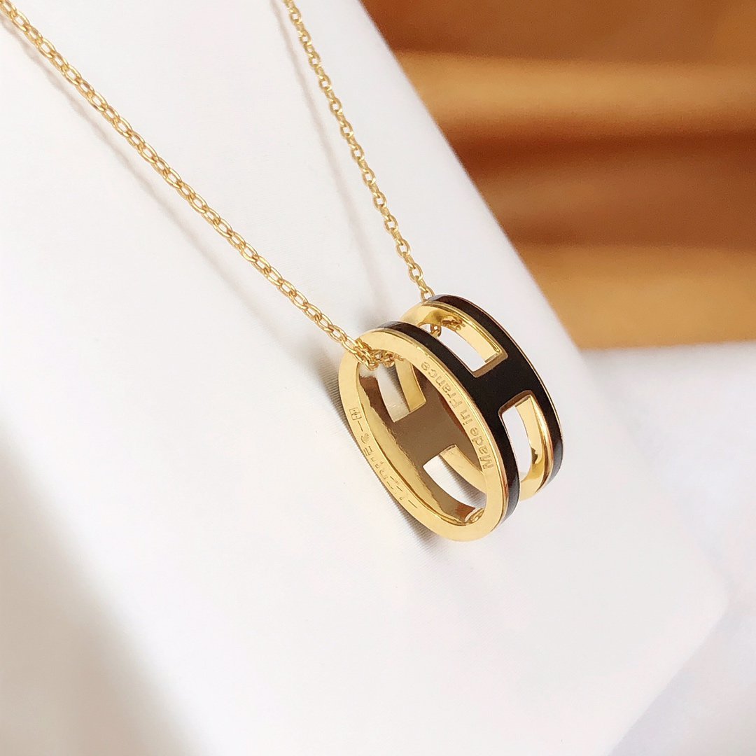 [Renovia Jewelry]HM CLIC BLACK ENAMEL GOLD NECKLACE