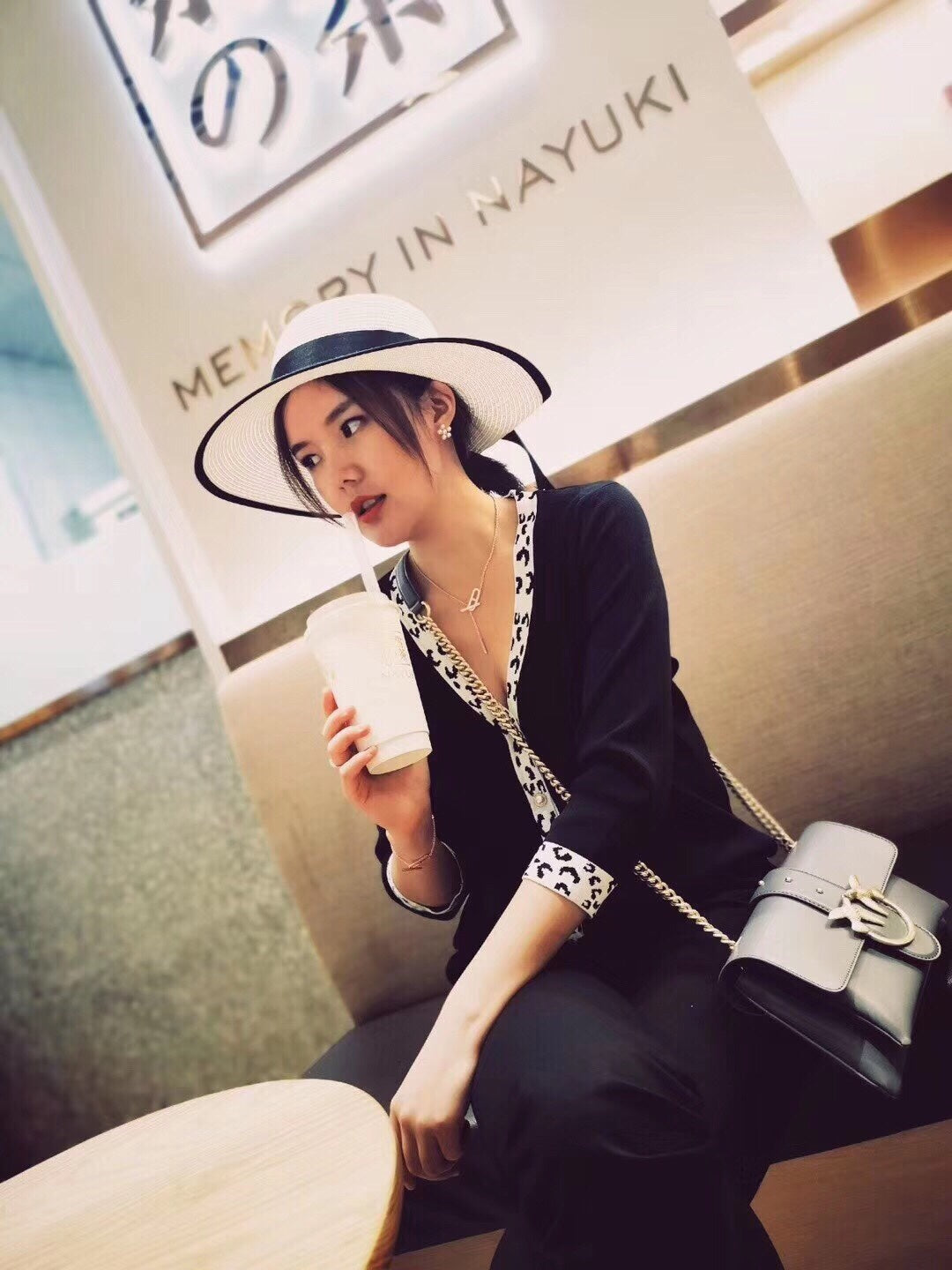 [Renovia Jewelry]HM FIRE PIG NOSE NECKLACE TRENDY STREET