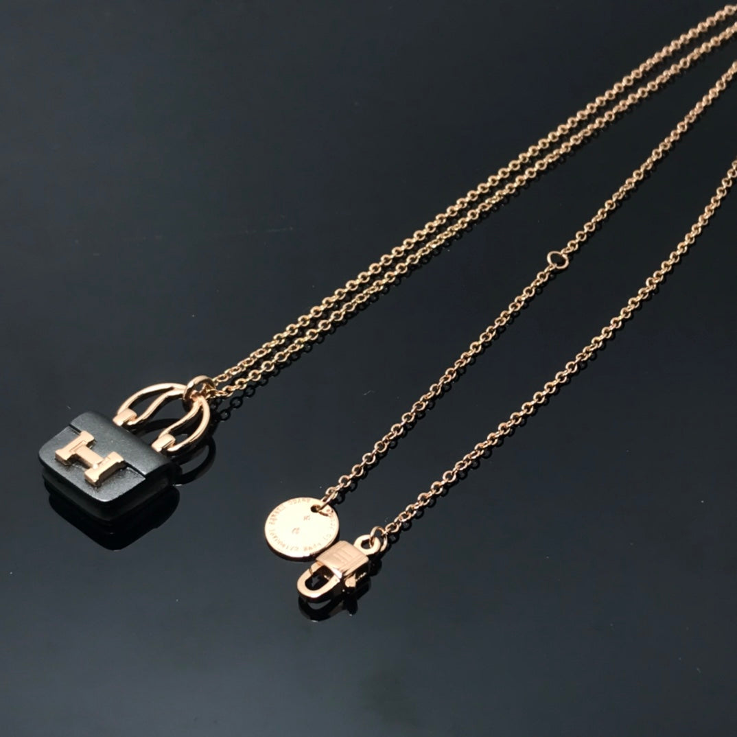 [Renovia Jewelry]WOMEN'S HM AMULETTES CONSTANCE PENDANT NECKLACE