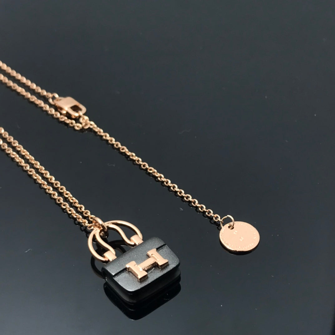 [Renovia Jewelry]WOMEN'S HM AMULETTES CONSTANCE PENDANT NECKLACE