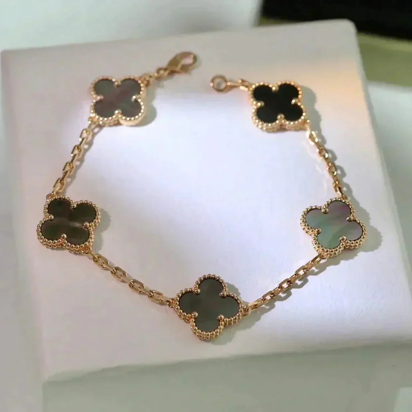 [Renovia Jewelry] CLOVER 5 MOTIF GRAY MOP BRACELET COLLECTION