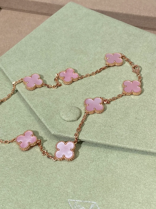 [Renovia Jewelry Jewellery] Pink Necklace with Ten Clover Designs