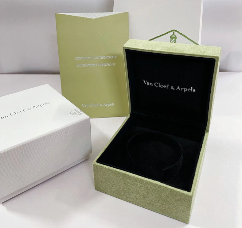 [Renovia Jewelry]CLOVER 15MM LASER NECKLACE AND BOX