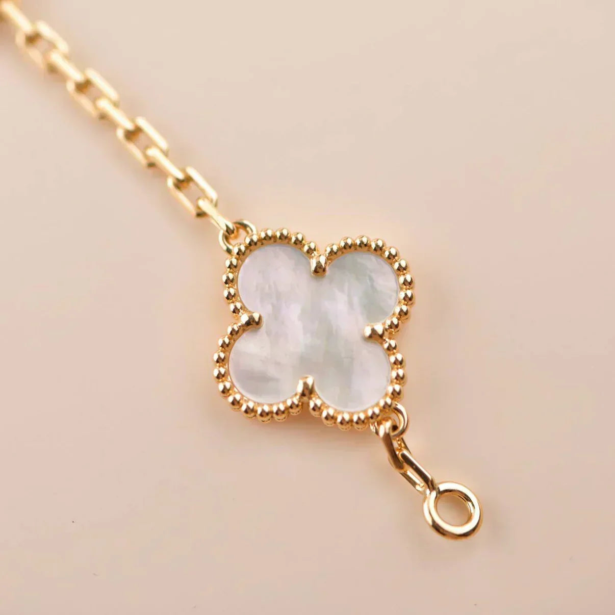[Renovia Jewelry]CLOVER WHITE PEARL MOP 5 MOTIF BRACELET COLLECTION