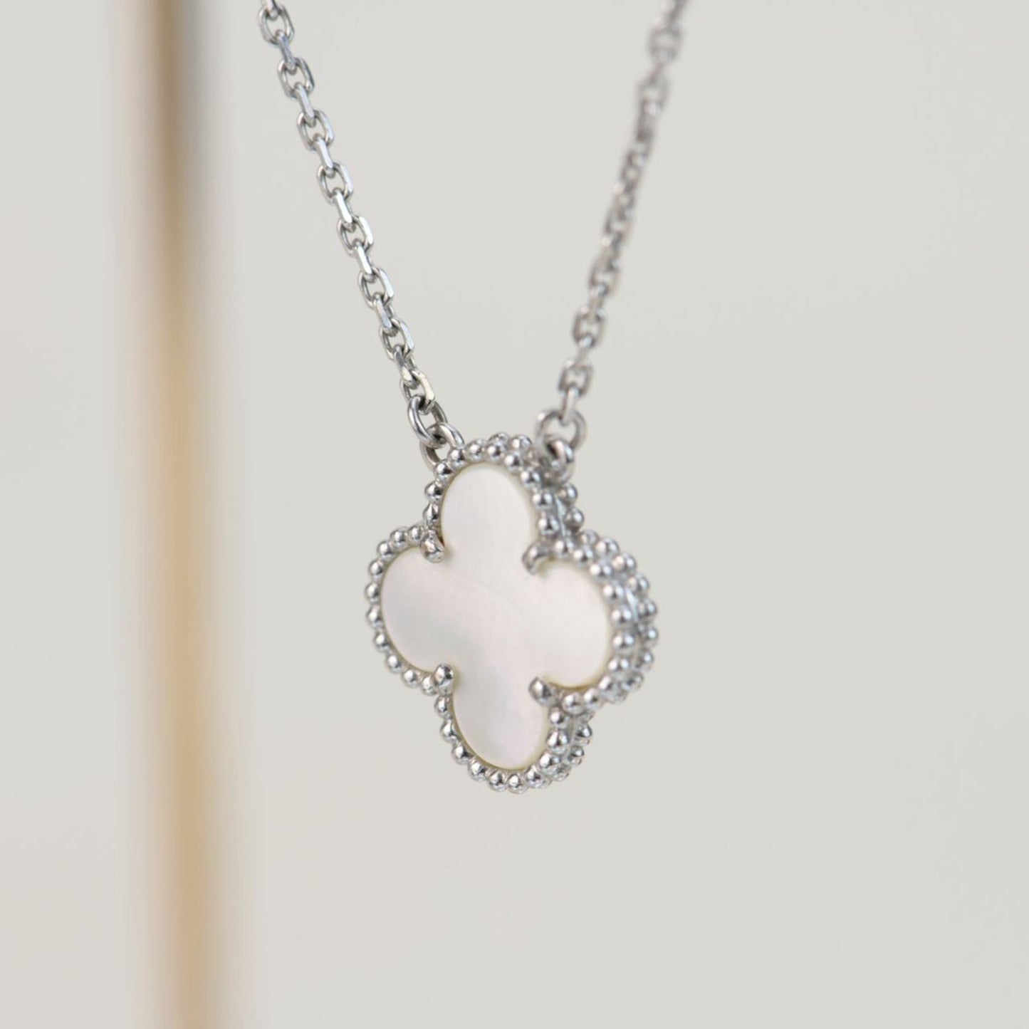 [Renovia Jewelry]CLOVER  15MM WHITE MOTHER-OF-PEARL SILVER
